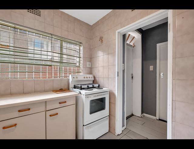 2 BEDROOM TOWNHOUSE FOR SALE IN WINDSOR WEST